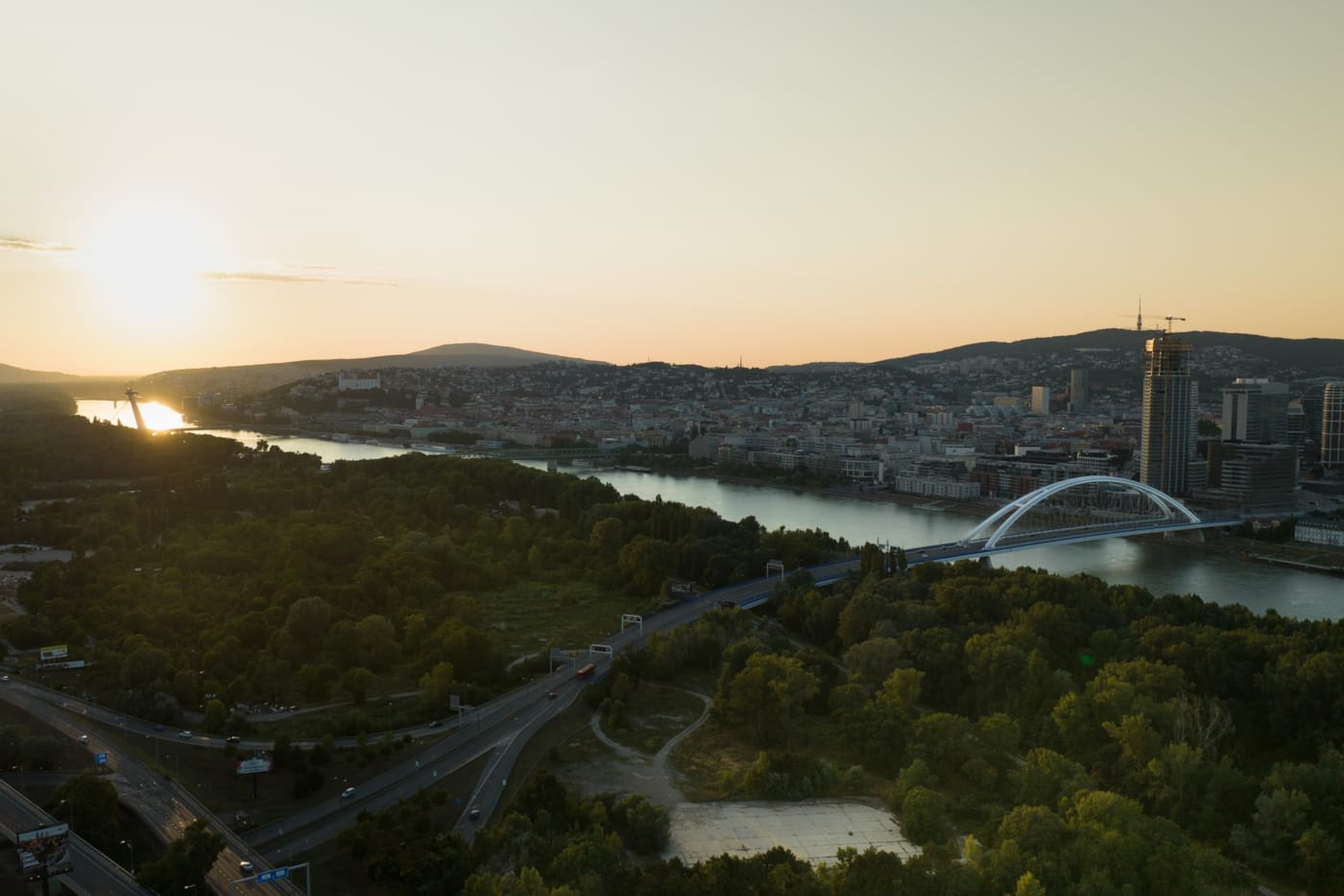 //www.kcap.eu/media/uploads/southbank bratislava competition.jpg